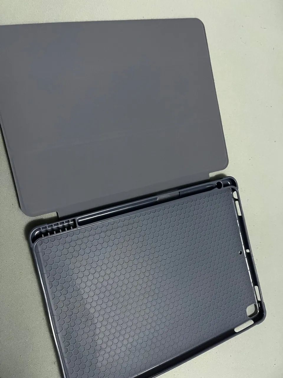 Capinha para iPad 7 8 9 10.2 Pol Com Slot para Caneta Lavanda - Foto 5