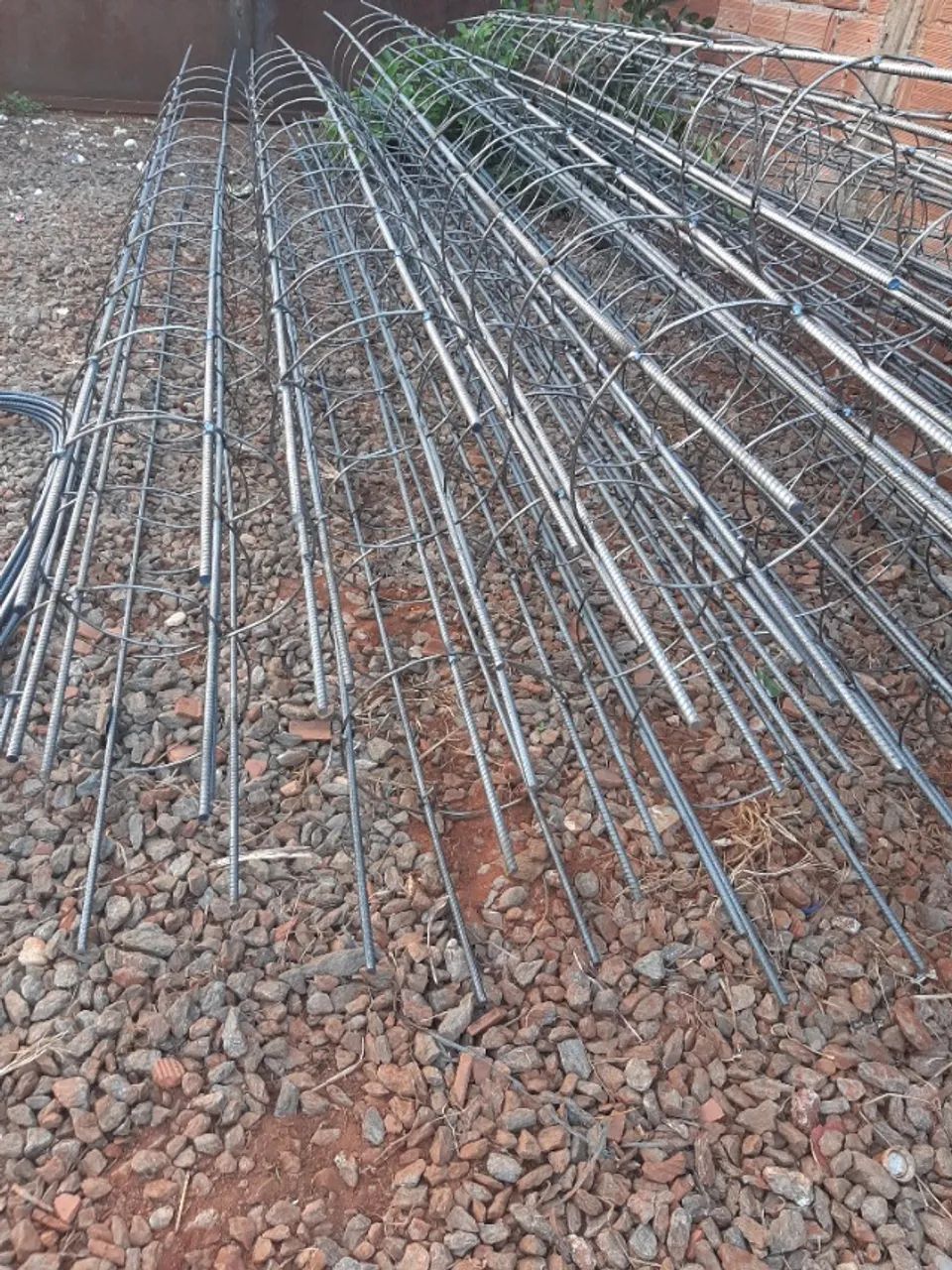 Estaca de ferro com 25 cm diâmetro com 5 ferro 8.0 mm, 2mts 