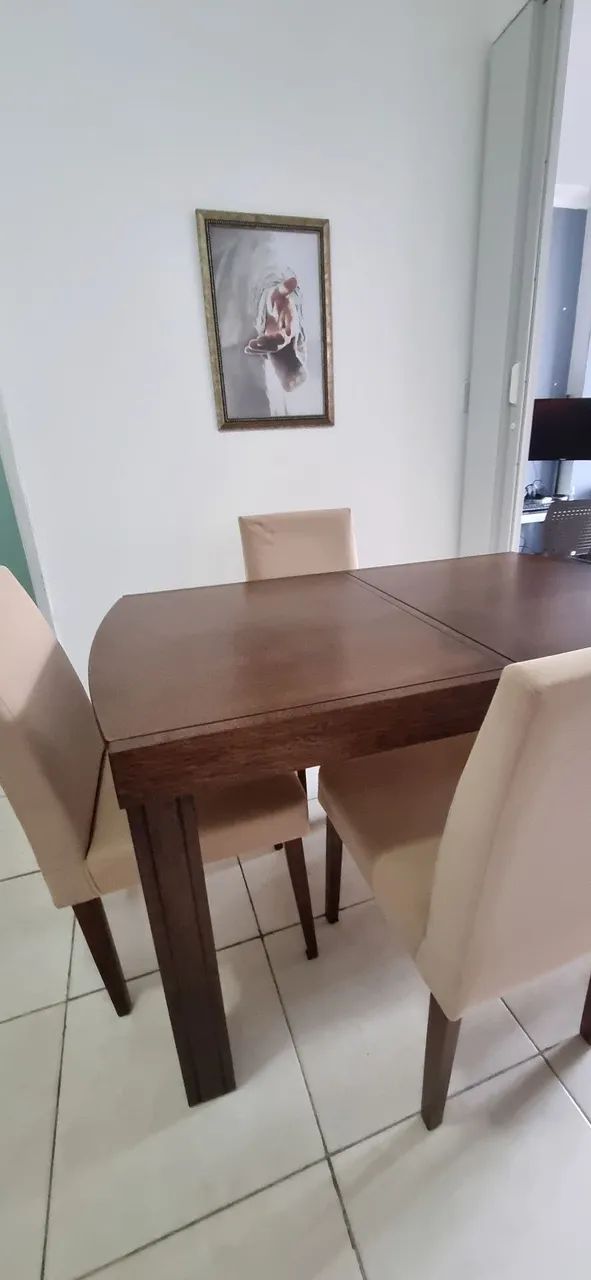 Mesa de Jantar em Madeira com 6 cadeiras