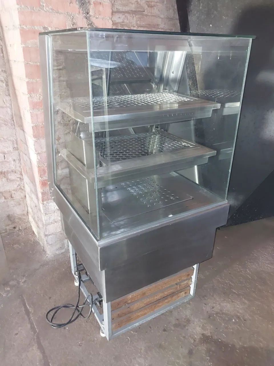 Expositor Refrigerado para Lanchonete/Restaurante