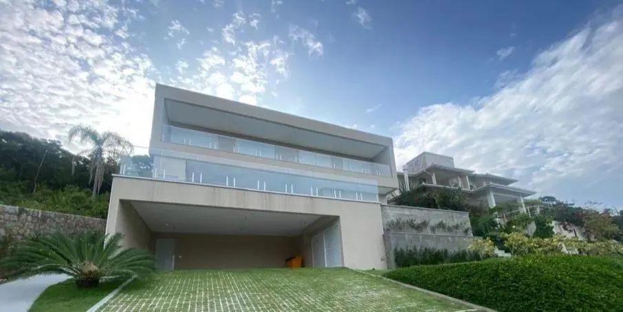 Linda casa conteporânea com vista para toda a Praia Brava. - Foto 4
