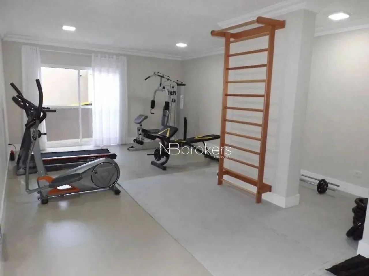 AMPLOS AMBIENTES E SOFISTICAÇÃO: COM SUÍTE E 2 VAGAS! - Foto 4