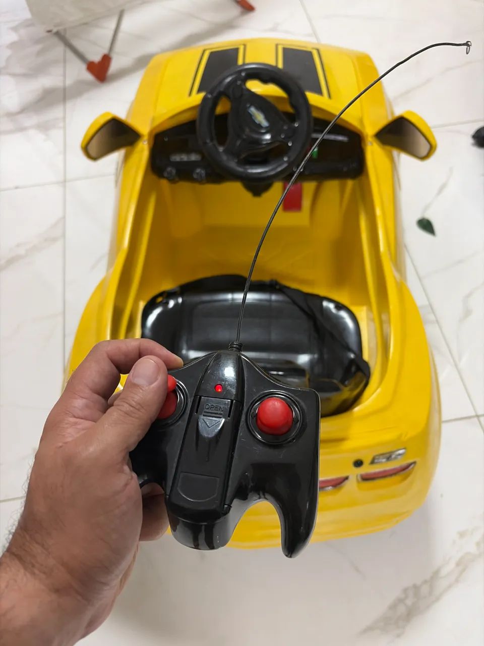 Carro Elétrico Infantil - Camaro Amarelo original - Bandeirantes - Foto 4