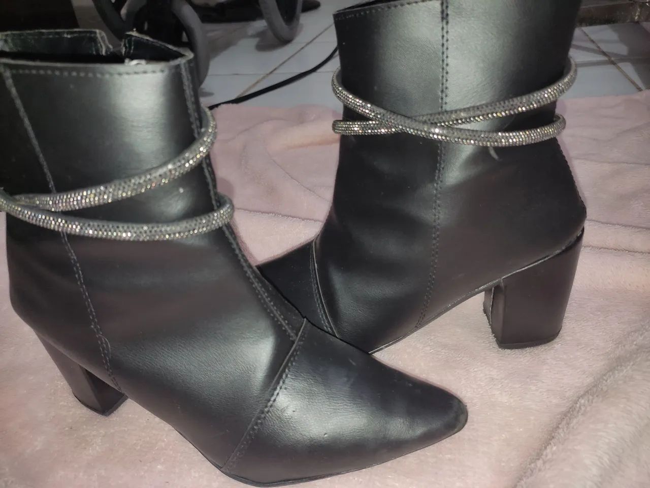 Bota feminina com strass salto grosso