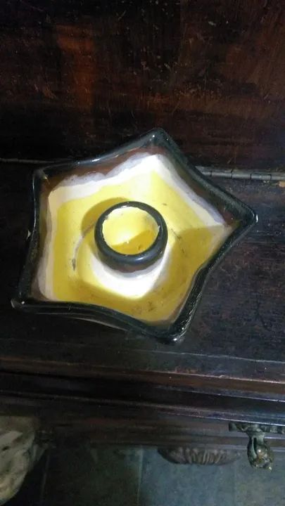 Castiçal de cerâmica antigo