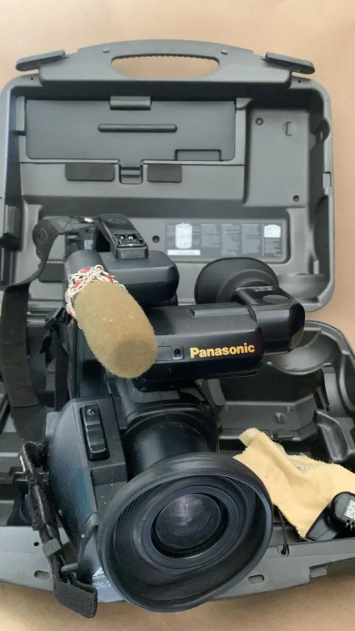 ANTIGA FILMADORA PANASONIC M3000 VHS, ANALOGICA,NAO FOI TESTADA, SEM GARANTIAS, ACOMPANHA  - Foto 3