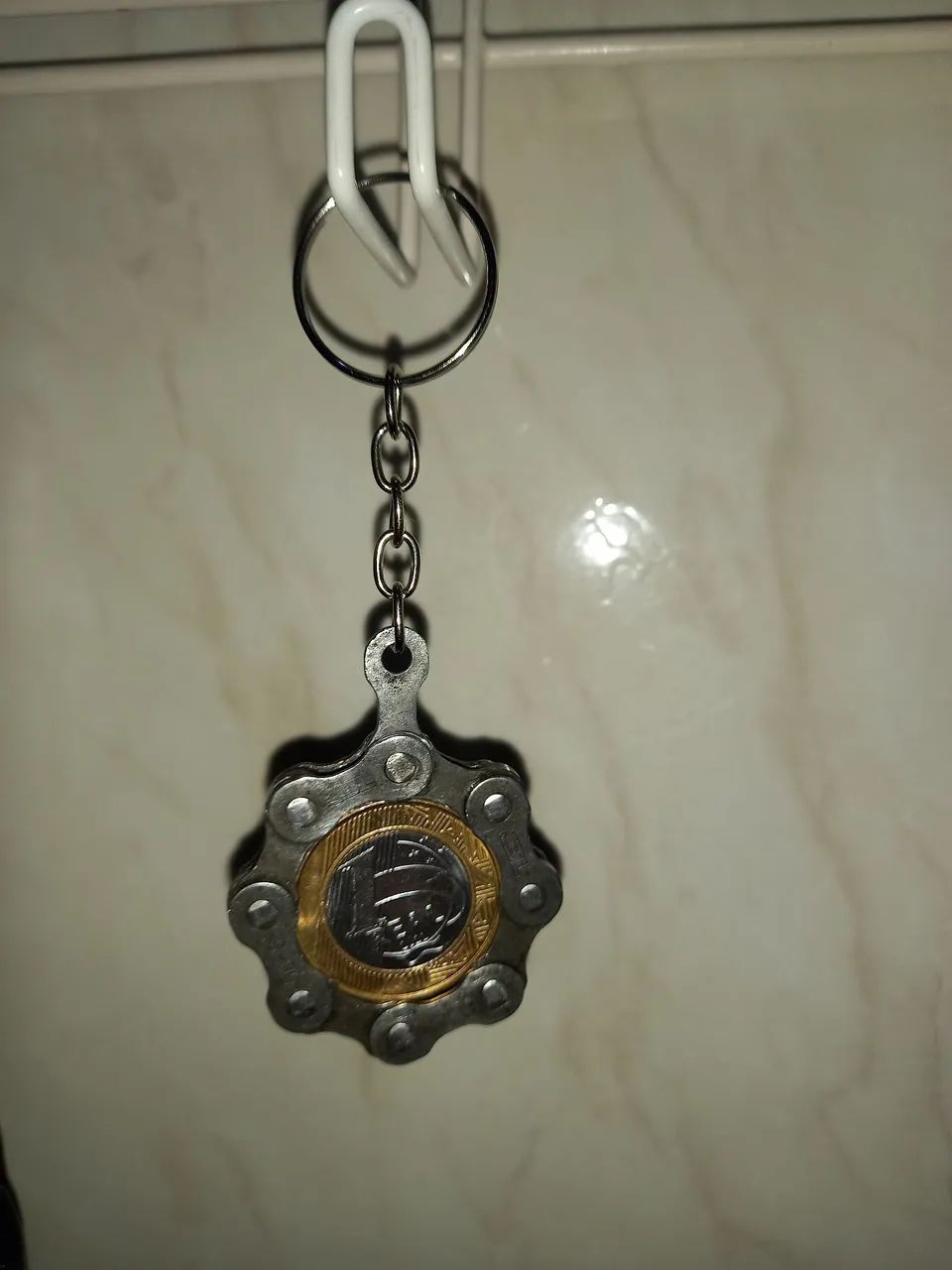 Chaveiros Artesanais Feitos de Corrente de Bicicleta e Moedas - Foto 4