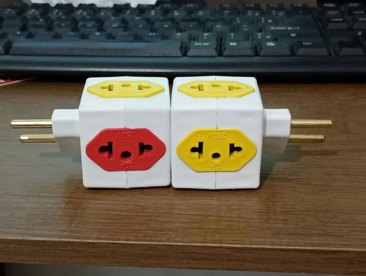 Kit 2 Tomadas Cubo 10/20 Amperes  - Foto 2