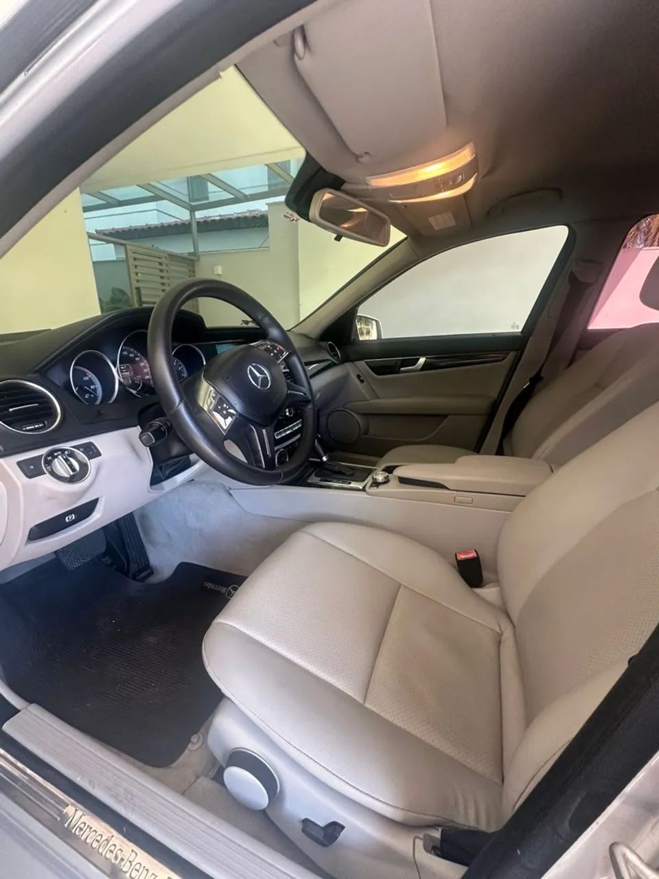VENDO MERCEDES-BENZ C180 IMPECÁVEL 