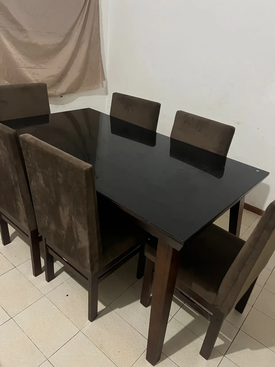 Mesa e cadeiras