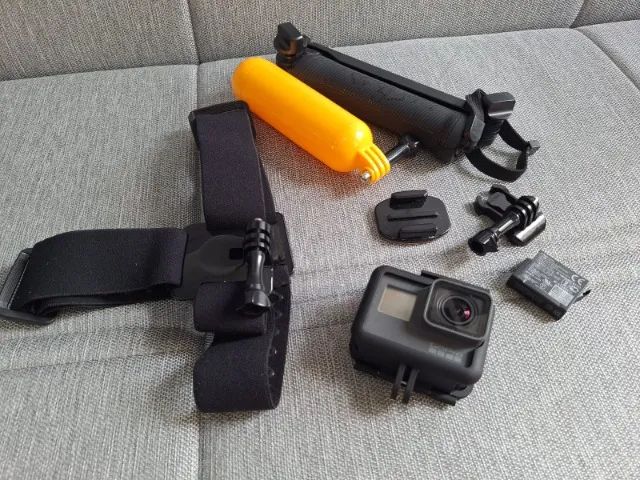 GoPro Hero5, 4K + extra battery + 32GB memory card + accessories