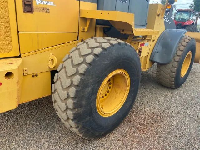 Pá carregadeira John Deere 524 k 12 ton - Foto 4