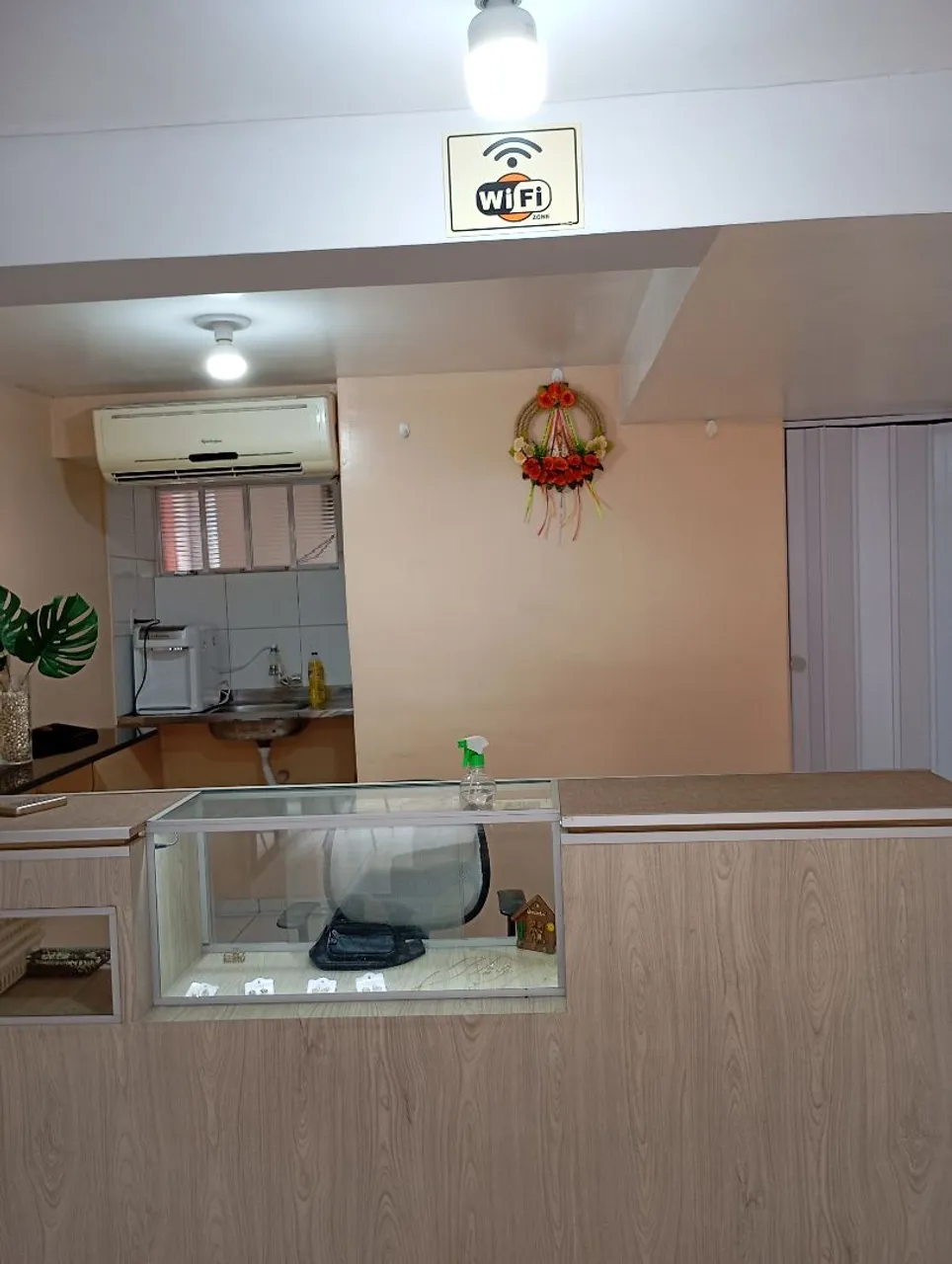 Aluga-se ponto comercial