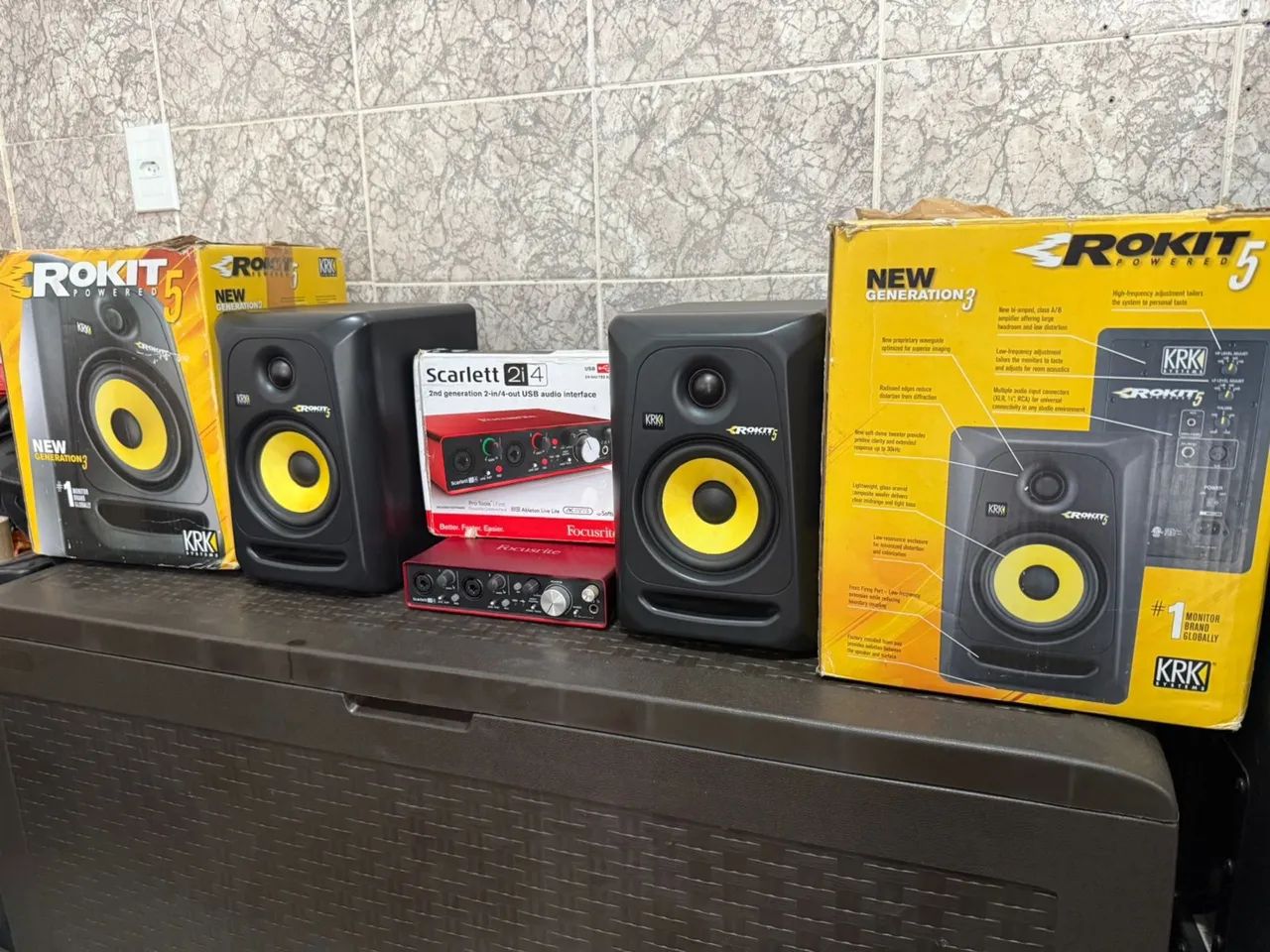 Kit Rokit5 G3 + SCARLETT 2I4 