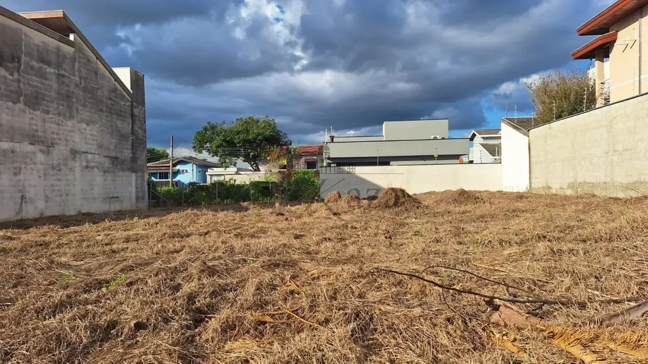 Oportunidade - Terreno - Loteamento Villa Branca - 250m².