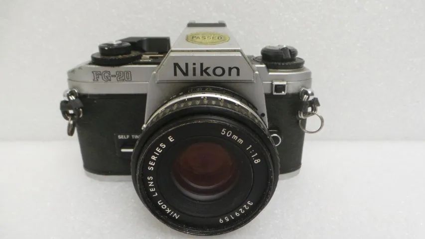 MÁQUINA FOTOGRÁFICA ANTIGA NIKON FG20 PARADA HÁ ANOS! 
