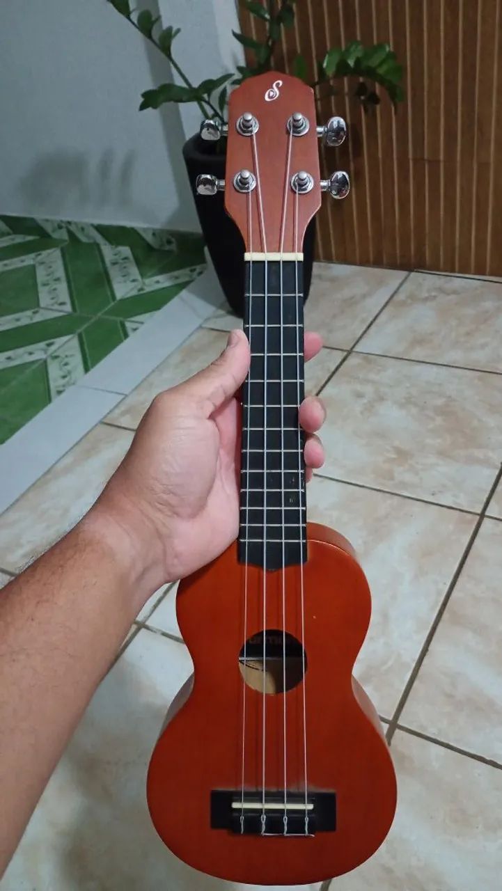 UKULELE 