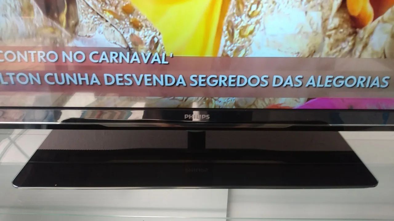 Vendo TV Philips 47 polegadas (Tela Grande)NÃO É SMART - Foto 2