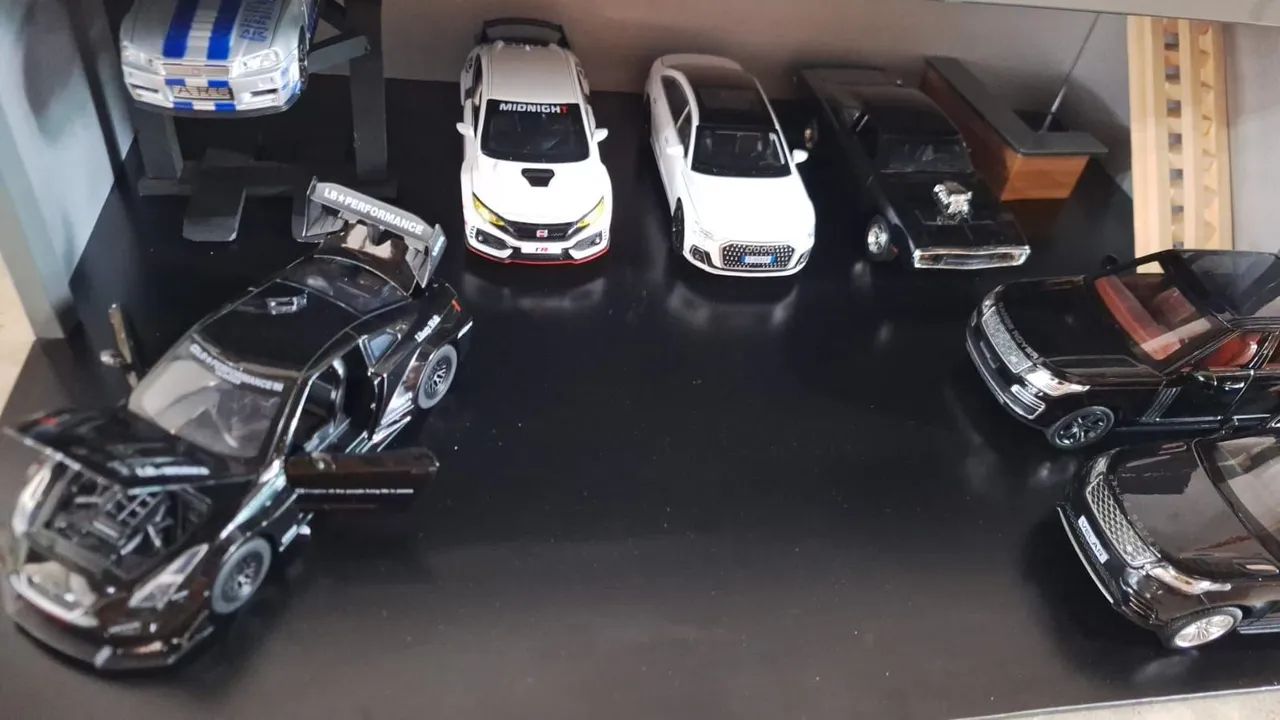 Vendo miniaturas 1/32 som e luzes - Foto 3