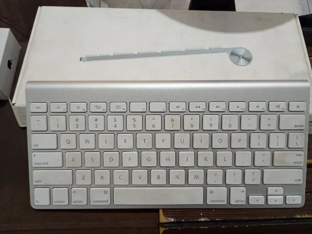 Computador Mac Mini + Magic mouse e teclado bluetooth
