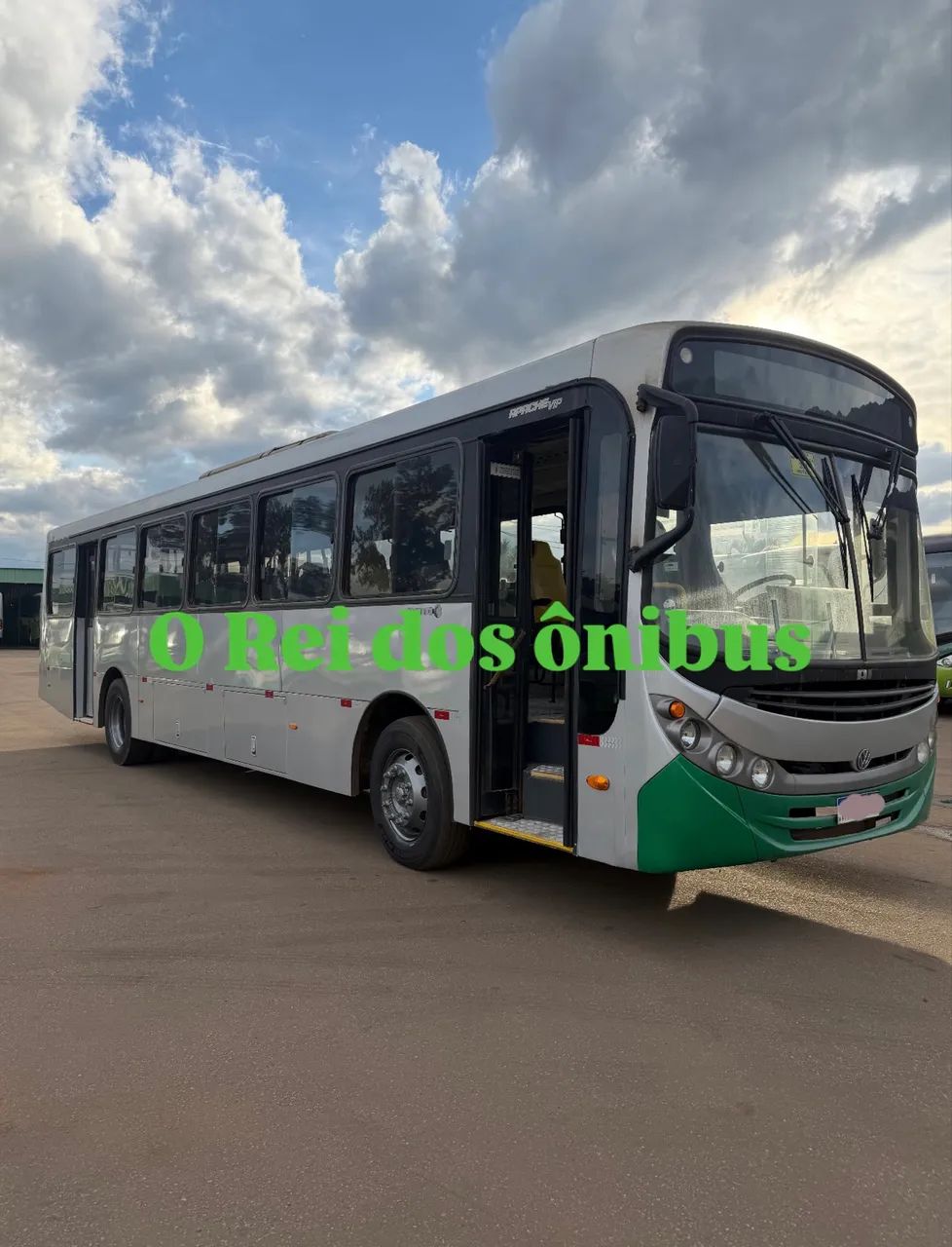 Ônibus urbano- Caio Apache Vip km baixo 