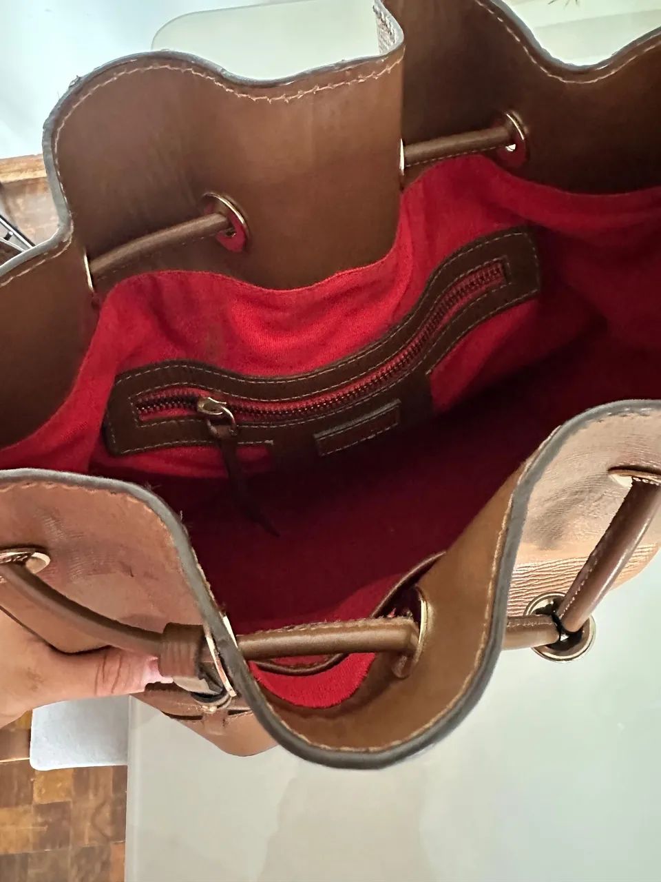 Bolsa saco Schütz marrom  - Foto 3