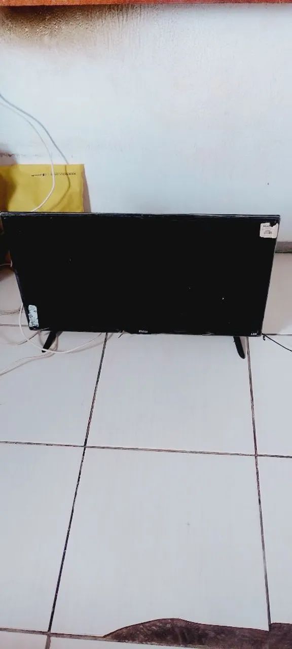 Vendo tv 32 polegadas, sai normalmente mais a imagem não aparece. Bom pra retirar peça etc - Foto 2