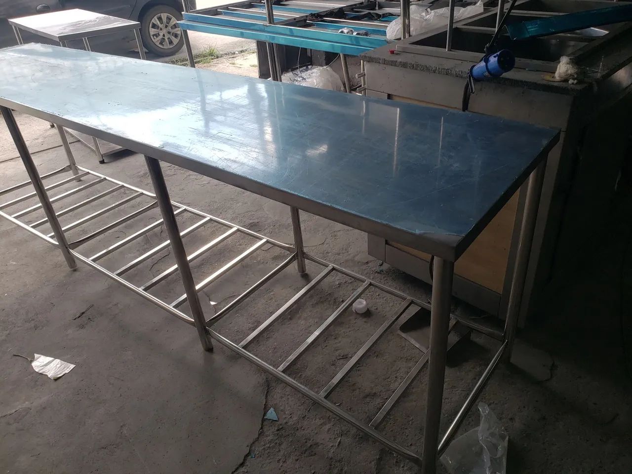Mesa industrial 290x63 com prateleira