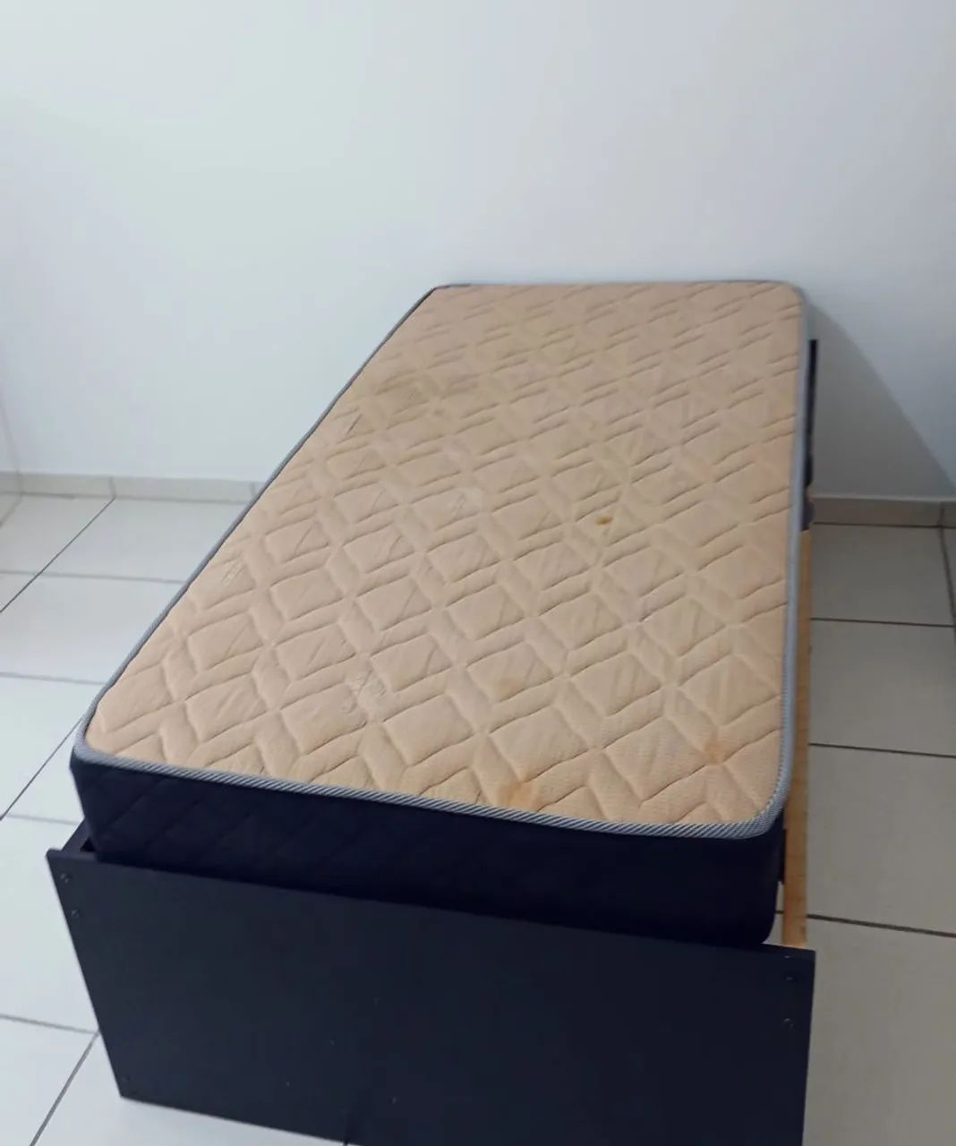 Vendo cama de solteiro madeira top  - Foto 3