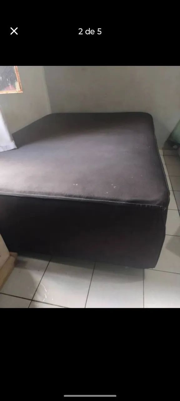 Cama de casal, de molas.