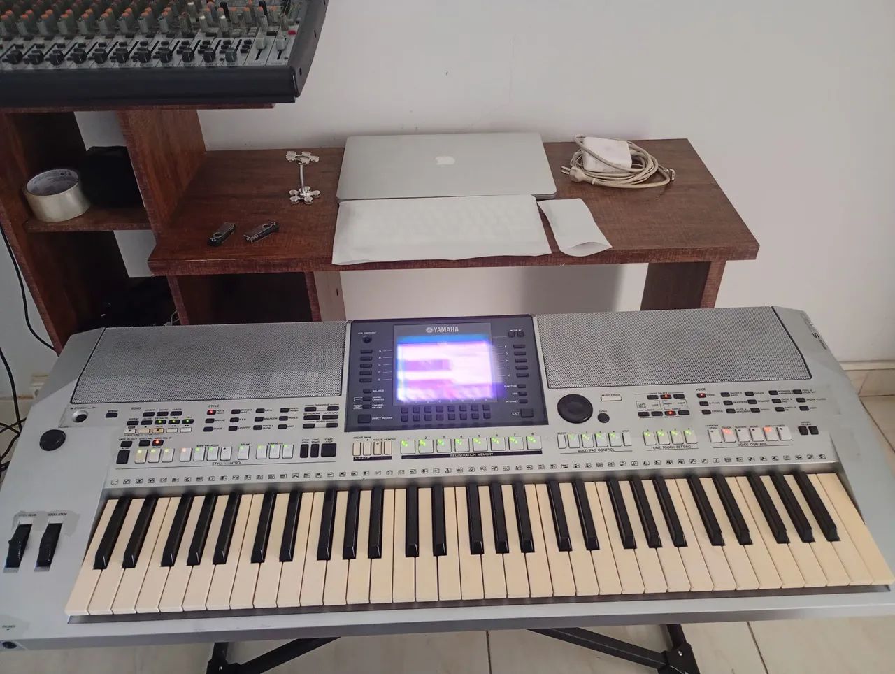 TECLADO YAMAHA PSR - s700 