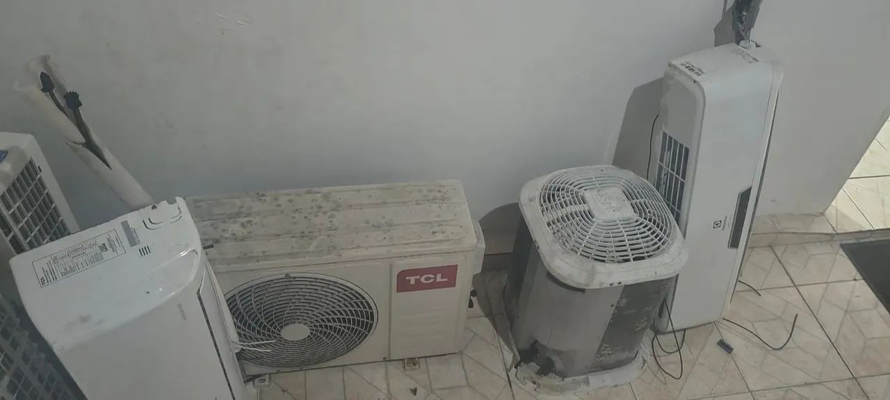 Ar-condicionado Split TCL 12.000 BTUs funcionando 