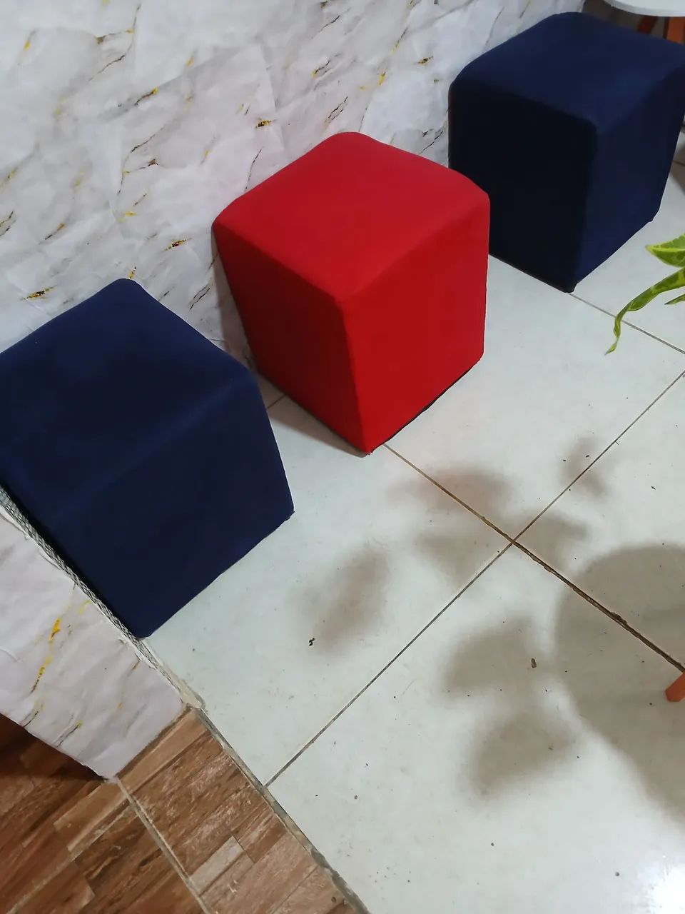 Puffs cada 35,00. Várias cores suede - Foto 2