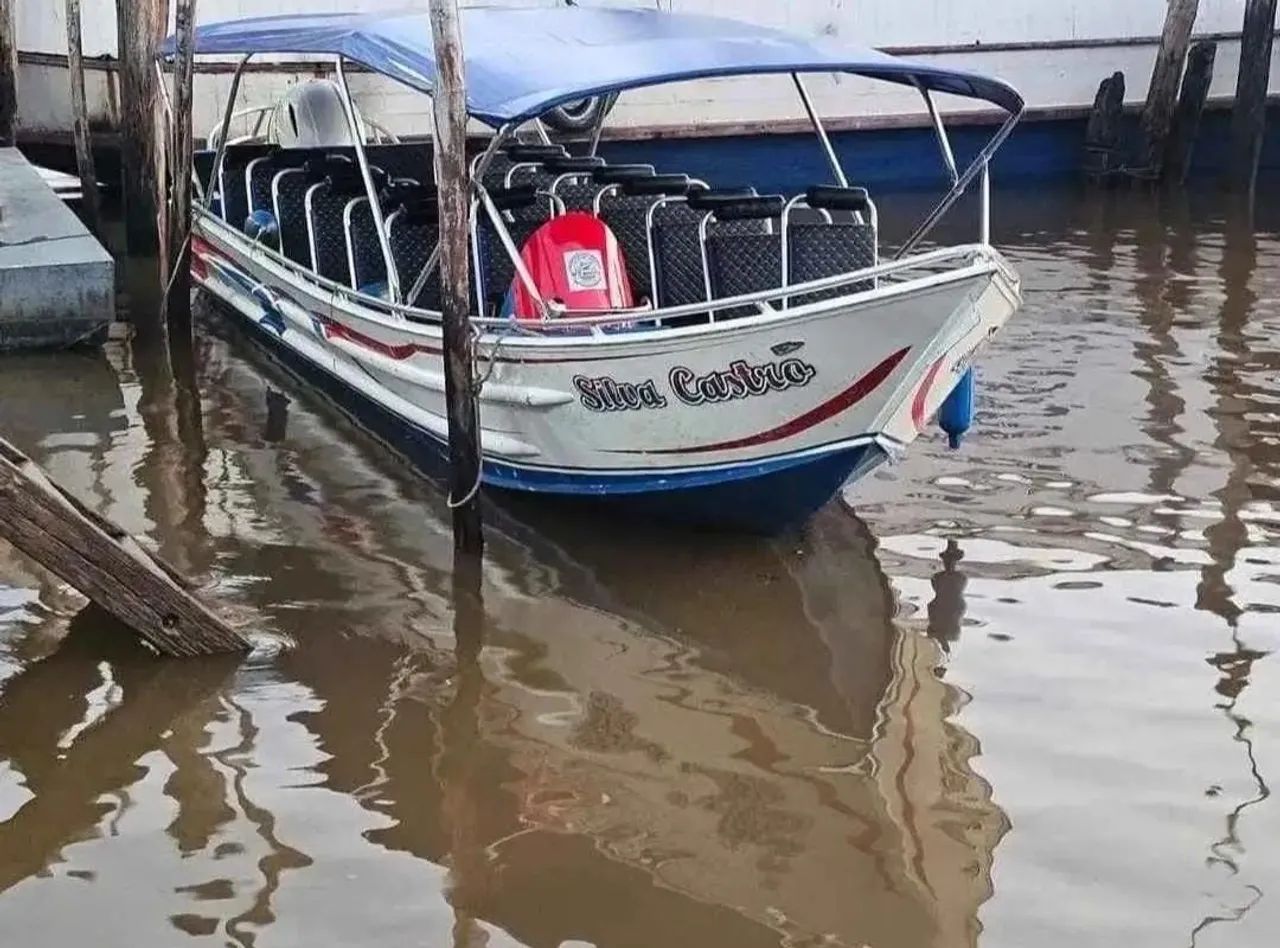 Lancha voadeira de alumínio 