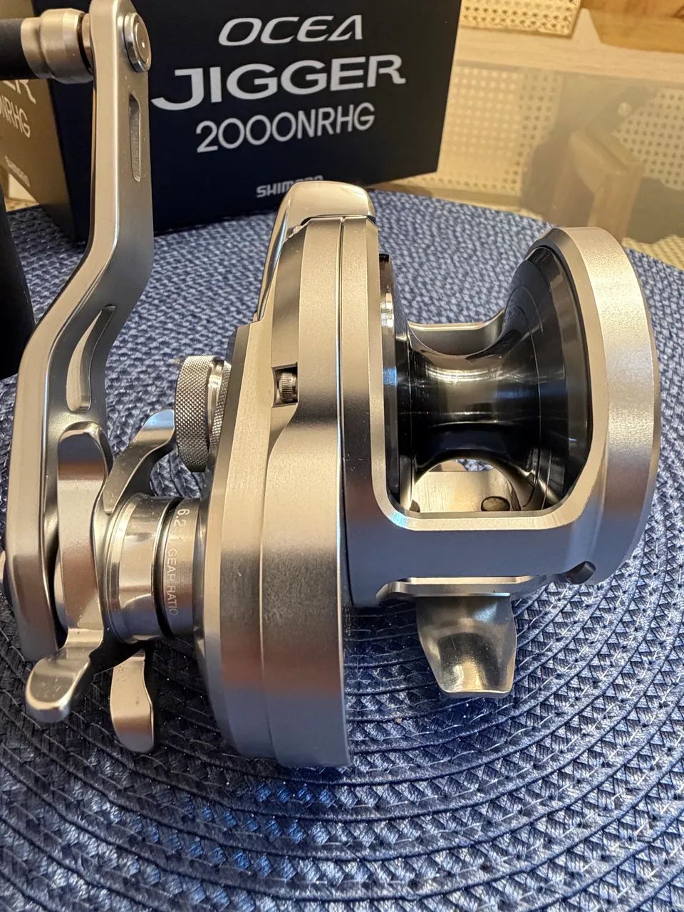 Carretilha de Pesca Shimano Ocea Jigger 2000 NRHG Direita