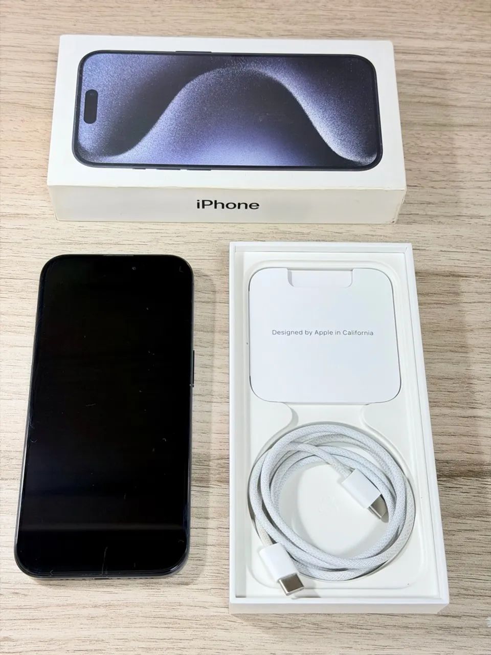 iPhone 15 Pro com caixa e cabo original