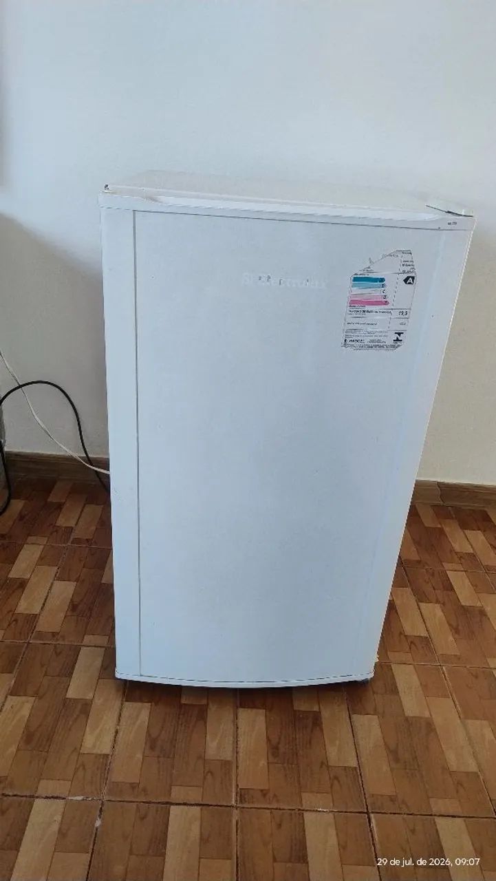 FRIGOBAR ELETROLUX 122L POUCO USADO - Foto 4