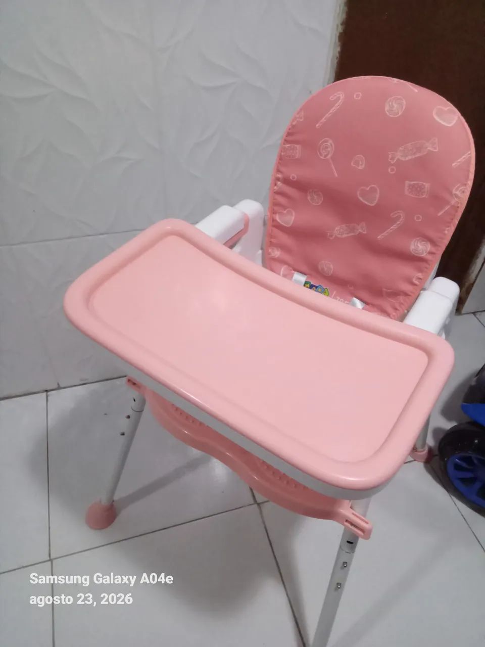 Cadeira de alimentação novinha  - Foto 5