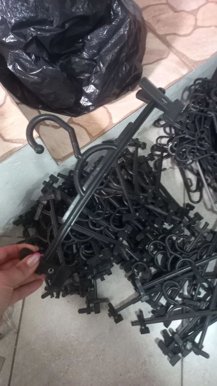 Cabides de bermudas e camisas  - Foto 2