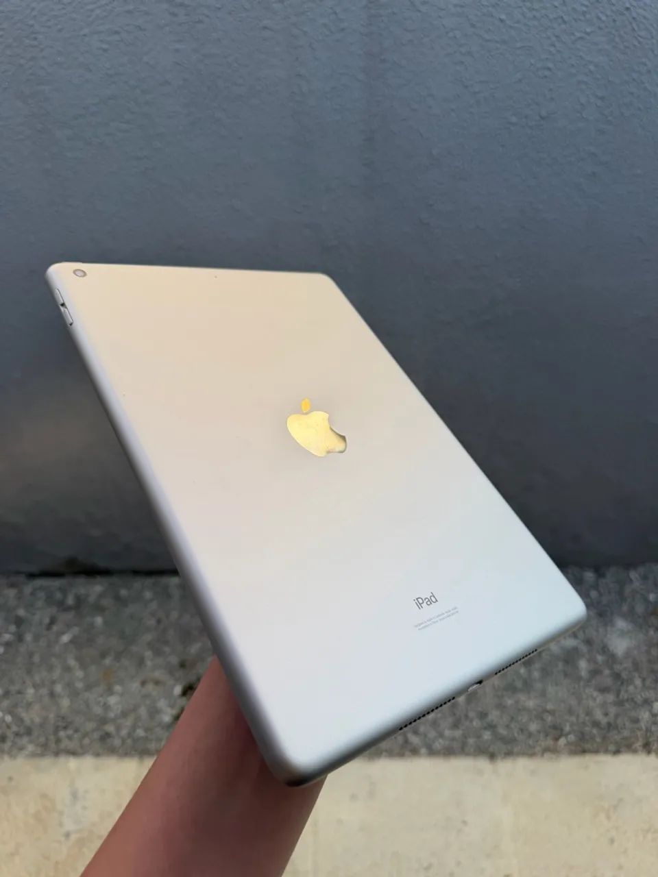 Vendo iPad Apple 9ª geração - 64GB - Prata