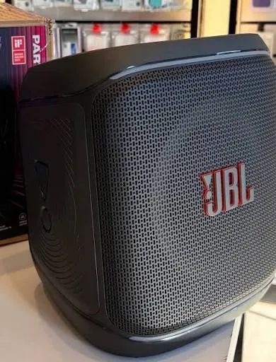 JBL Partybox Encore 2 com microfone 