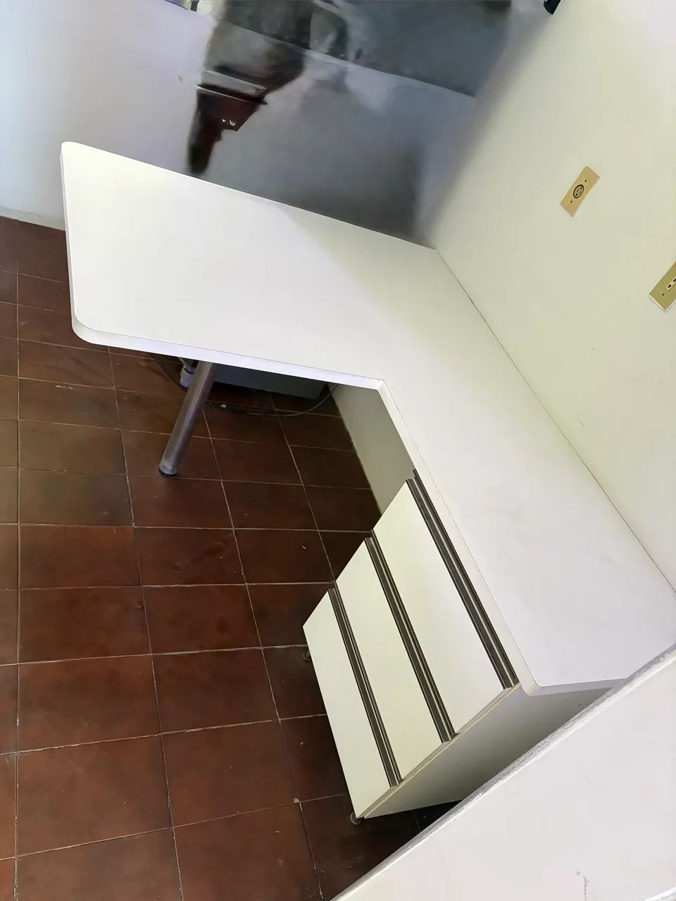 MESA LATERAL PARA COZINHA OU ESCRITÓRIO  - Foto 3