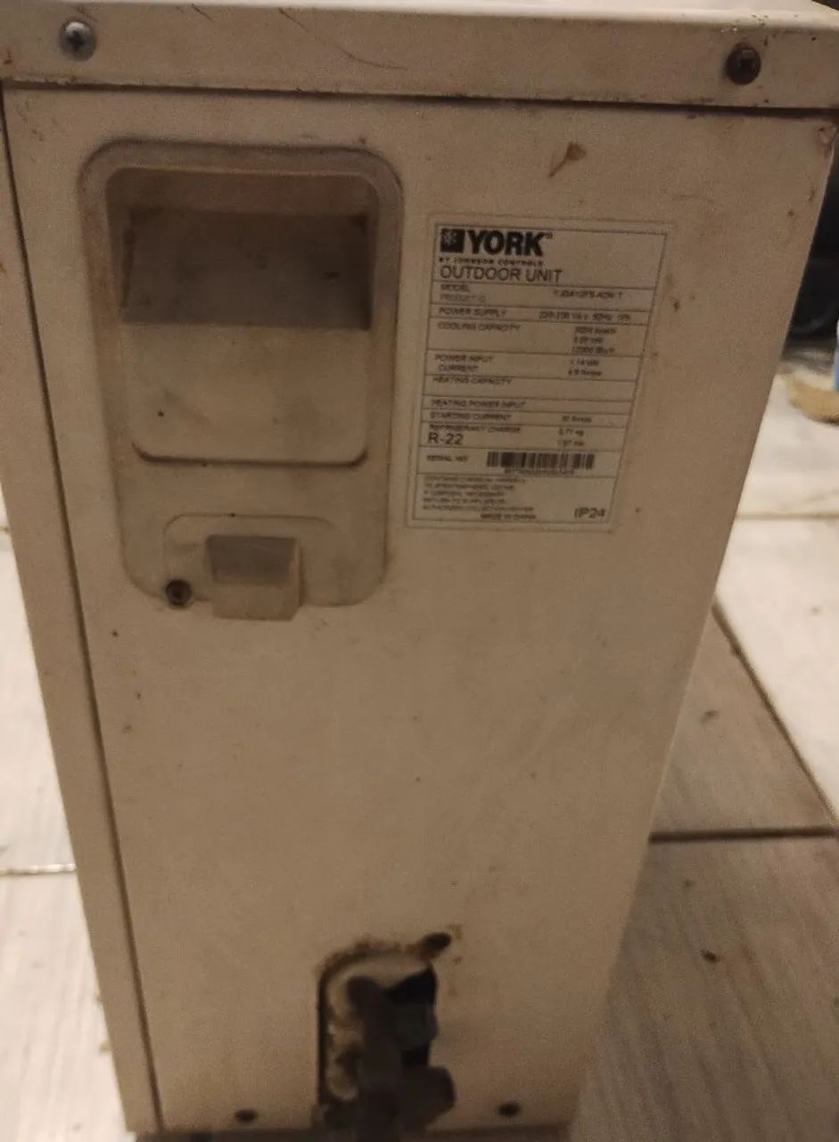 Vendo essa condensadoras 12 mil BTUs só está sem o compressor  - Foto 2