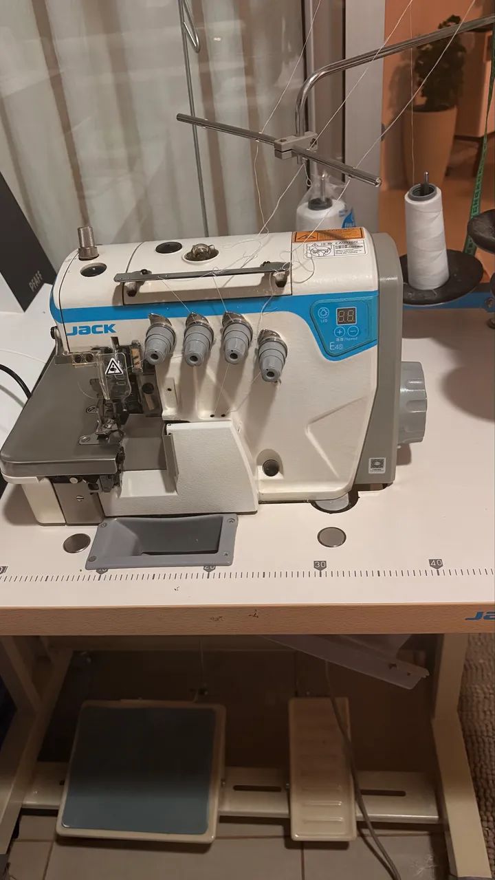 Máquina overlock Jack E4S - Foto 2