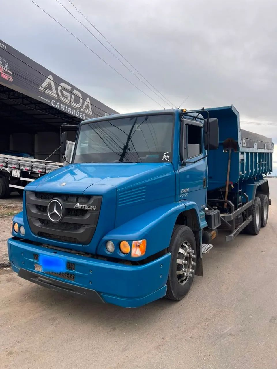 Vende-se Caçamba Atron 2324 Ano 15/16