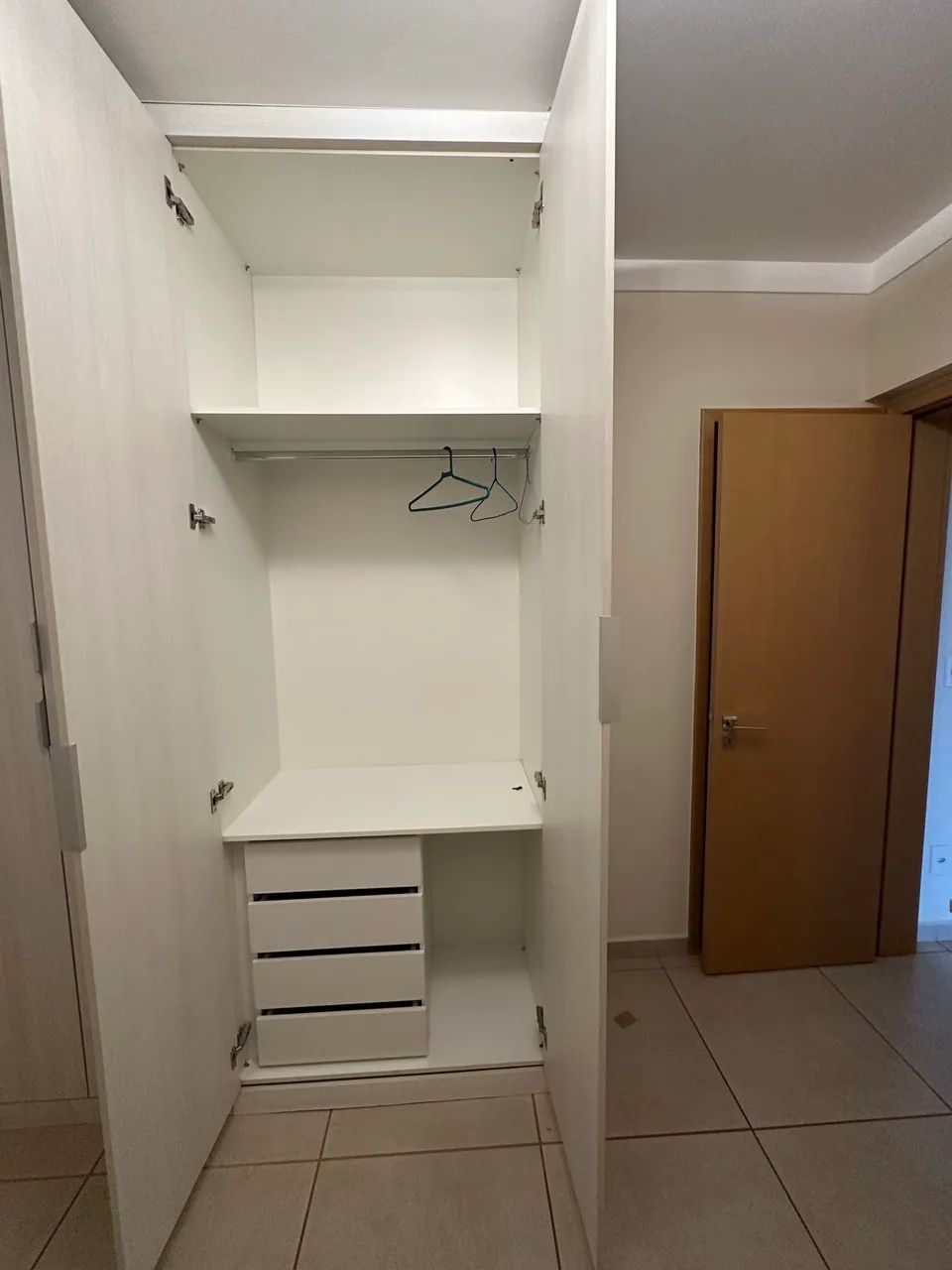 GUARDA ROUPA
