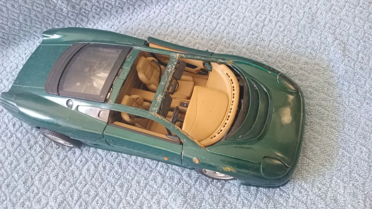 Miniatura jaguar na escala 1:12 