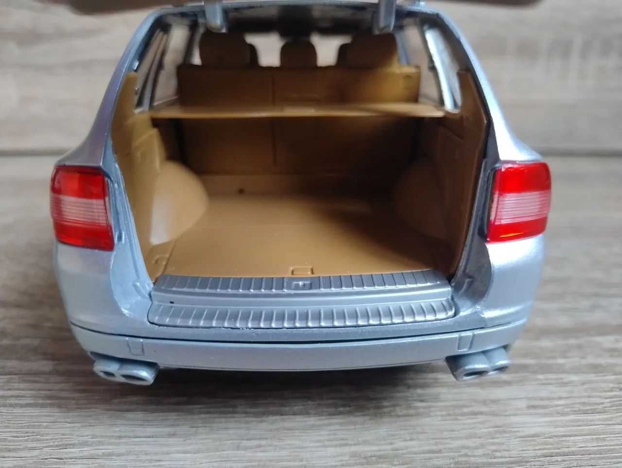 Porsche Cayenne Turbo 1/18 MAISTO - Hobbies e coleções - Centro