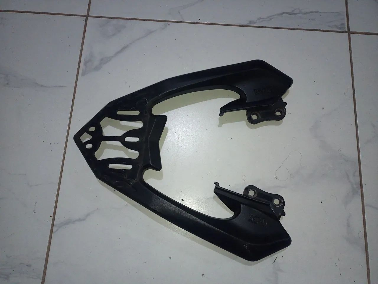 Suporte de Baú para CB Twister 