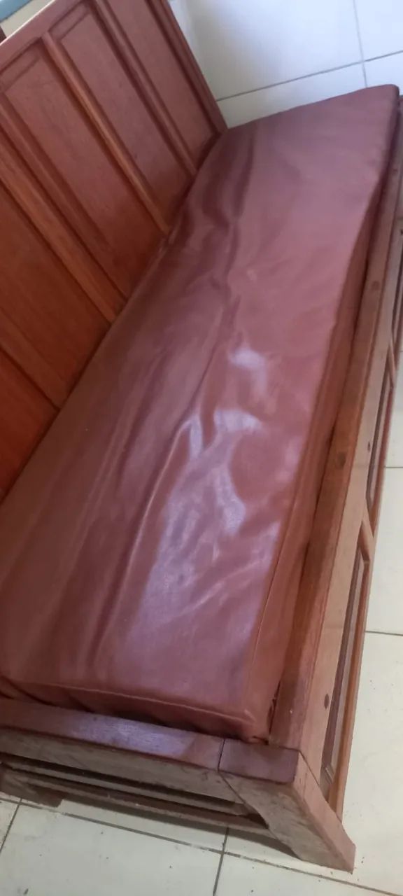 Sofa em madeira maciça preço de oportunidade - Foto 2